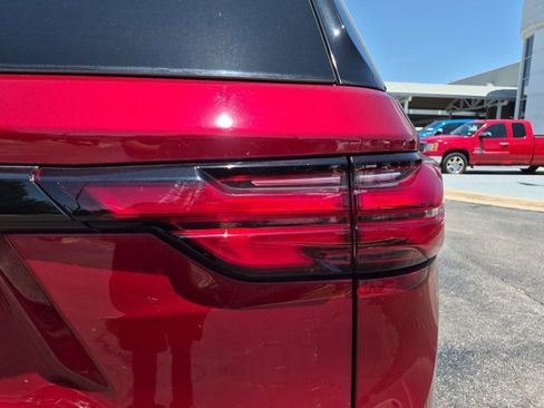 Used 2022 Chevrolet Traverse LT FWD image 26