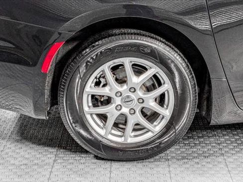 Used 2023 Chrysler Pacifica Touring-L image 32