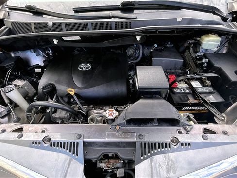 Used 2018 Toyota Sienna XLE Premium image 30