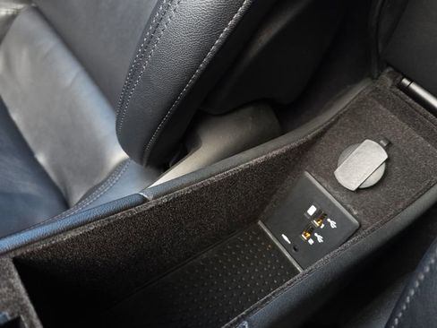 Used 2018 McLaren 570S Spider RWD image 32