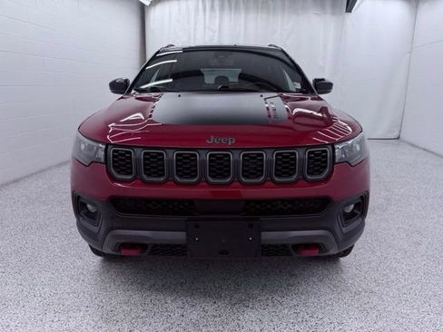 Used 2025 Jeep Compass Trailhawk AWD/4WD image 6