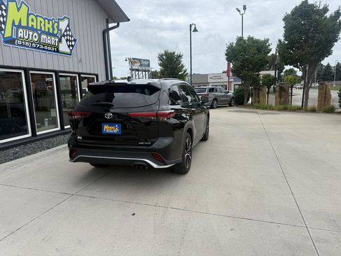 Used 2021 Toyota Highlander XSE AWD/4WD image 5