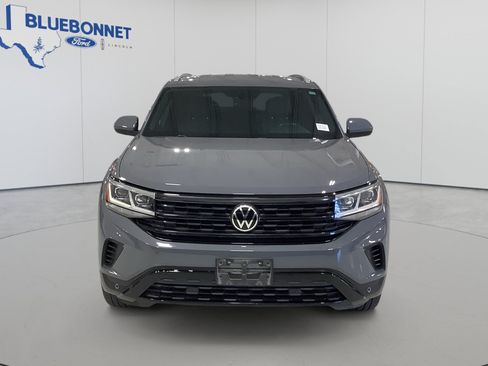 Used 2021 Volkswagen Atlas Cross Sport SE FWD image 2