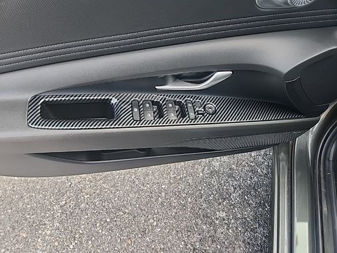 Used 2024 Hyundai Elantra Limited image 9