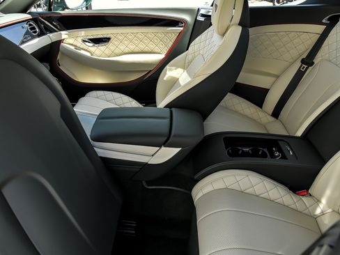 Used 2024 Bentley Continental GT Mulliner AWD/4WD image 34