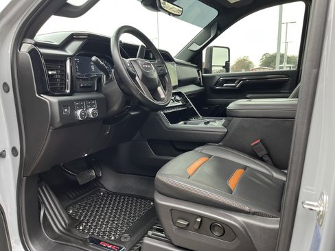 Used 2025 GMC Sierra 2500 AT4 w/ AT4 Premium Plus Package image 8