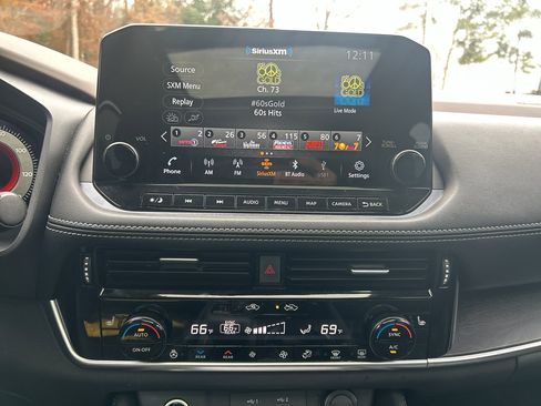 Used 2022 Nissan Rogue Platinum w/ Head-Up Display Package image 18