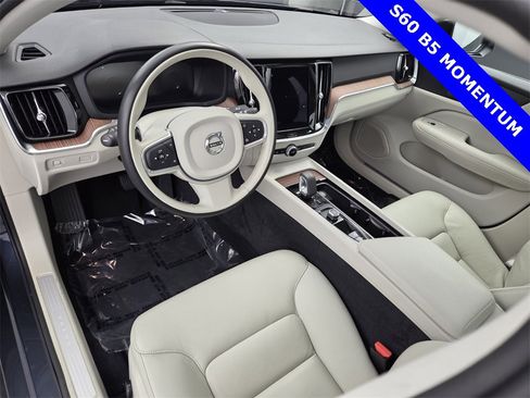 Used 2022 Volvo S60 B5 Momentum image 19
