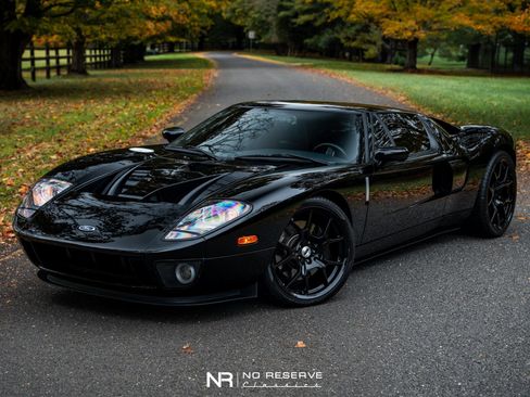 Used 2005 Ford GT RWD image 1