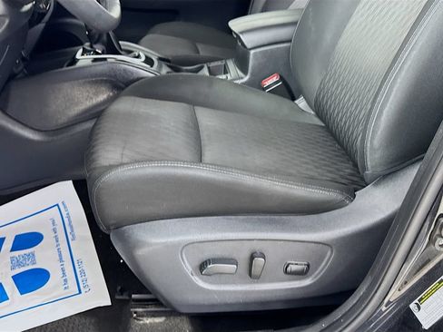 Used 2018 Nissan Rogue SV AWD/4WD image 23