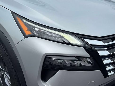 Used 2024 Nissan Rogue S AWD/4WD image 9