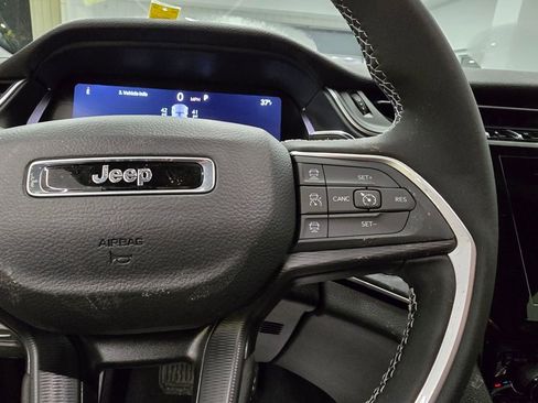 New 2025 Jeep Grand Cherokee Laredo w/ Luxury Tech Group I RWD image 18