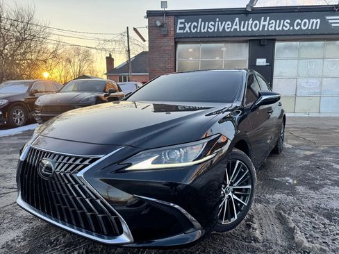 Used 2024 Lexus ES 300h F Sport image 3