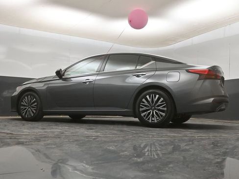 Used 2024 Nissan Altima 2.5 SV image 18