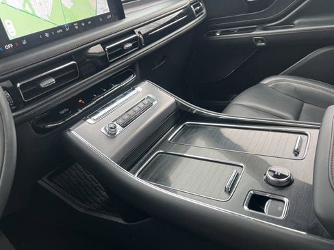 Used 2025 Lincoln Aviator AWD image 40