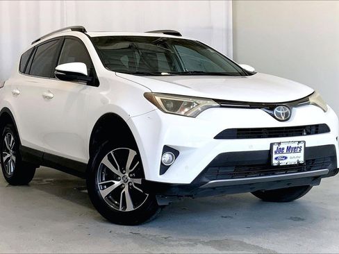 Used 2017 Toyota RAV4 XLE image 1