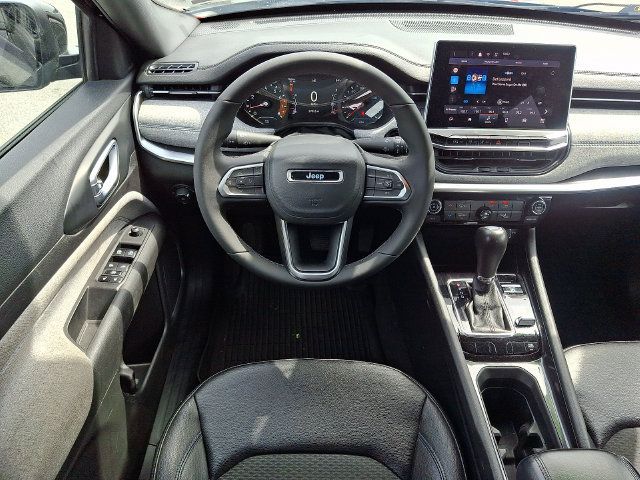 Used 2024 Jeep Compass Latitude AWD/4WD image 11