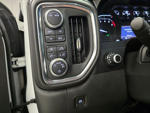 Used 2020 GMC Sierra 1500 Elevation w/ Elevation Value Package AWD/4WD image 32