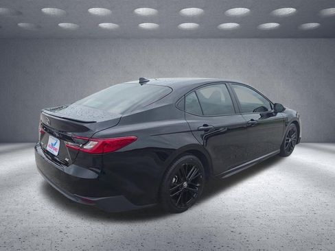 Used 2025 Toyota Camry SE w/ Convenience Package FWD image 7