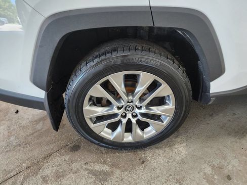 Used 2020 Toyota RAV4 XLE Premium AWD/4WD image 40