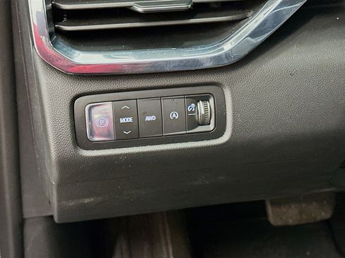 Used 2025 GMC Acadia Elevation image 17