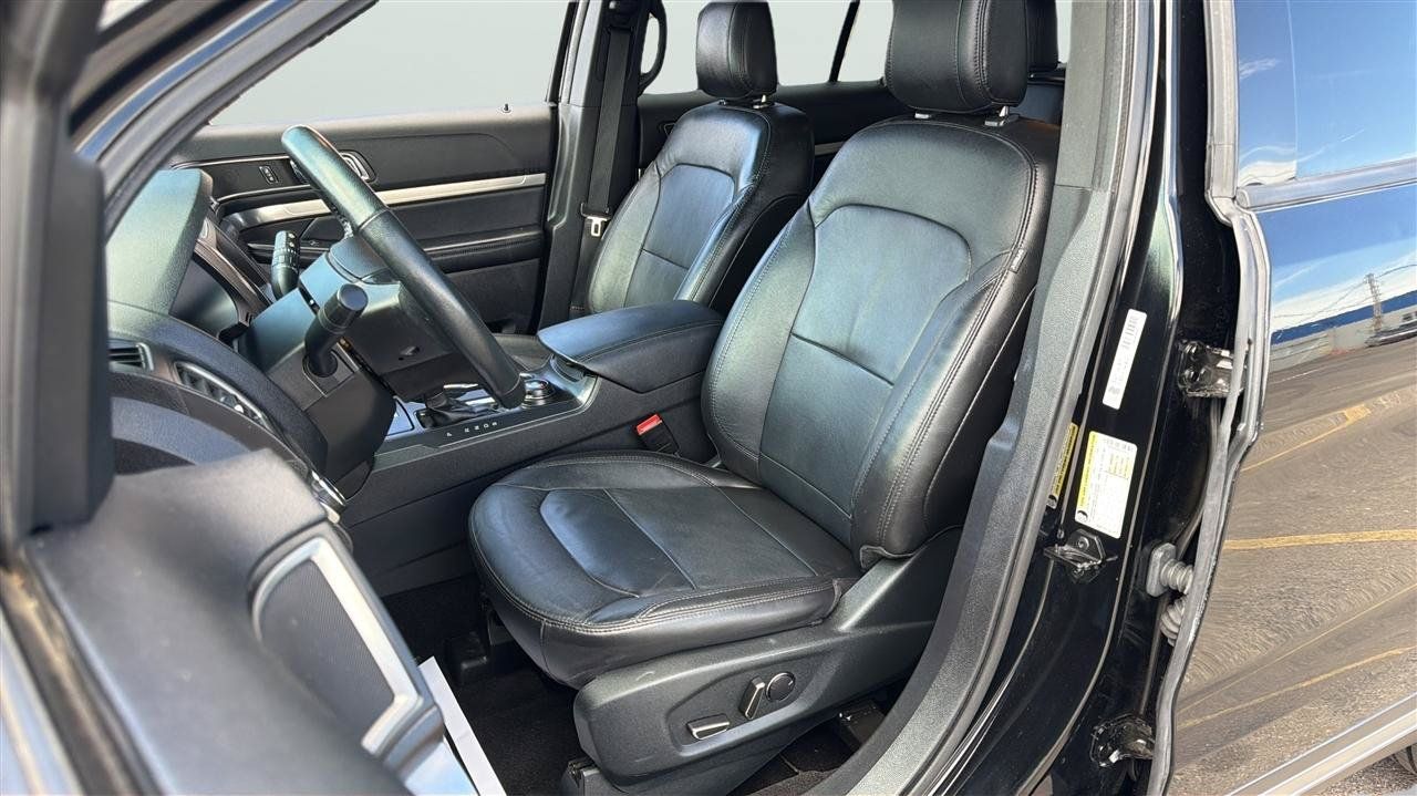 Used 2018 Ford Explorer XLT w/ Equipment Group 202A AWD/4WD image 12