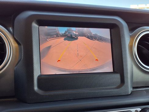 Used 2021 Jeep Wrangler Unlimited Sahara image 15