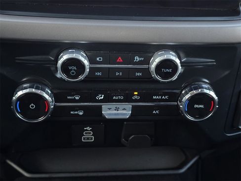 Used 2025 Ford F150 XLT w/ Equipment Group 301A Standard image 22