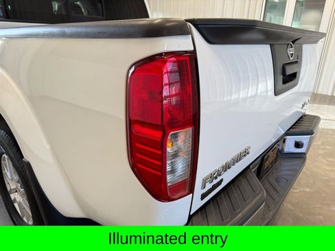 Used 2019 Nissan Frontier SV image 9