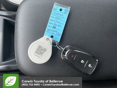 Used 2021 Chevrolet Equinox LS AWD/4WD image 16