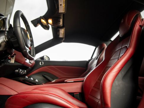 Used 2016 Ferrari California T RWD image 27