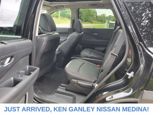 Certified 2025 Nissan Pathfinder SL w/ SL Premium Package AWD/4WD image 16