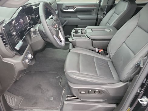 Used 2025 GMC Sierra 1500 SLT image 4