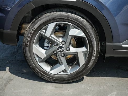 Used 2024 Hyundai Venue Limited FWD image 9