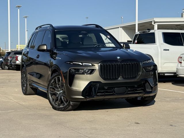 Used 2025 BMW X7 xDrive40i w/ M Sport Package AWD/4WD image 2