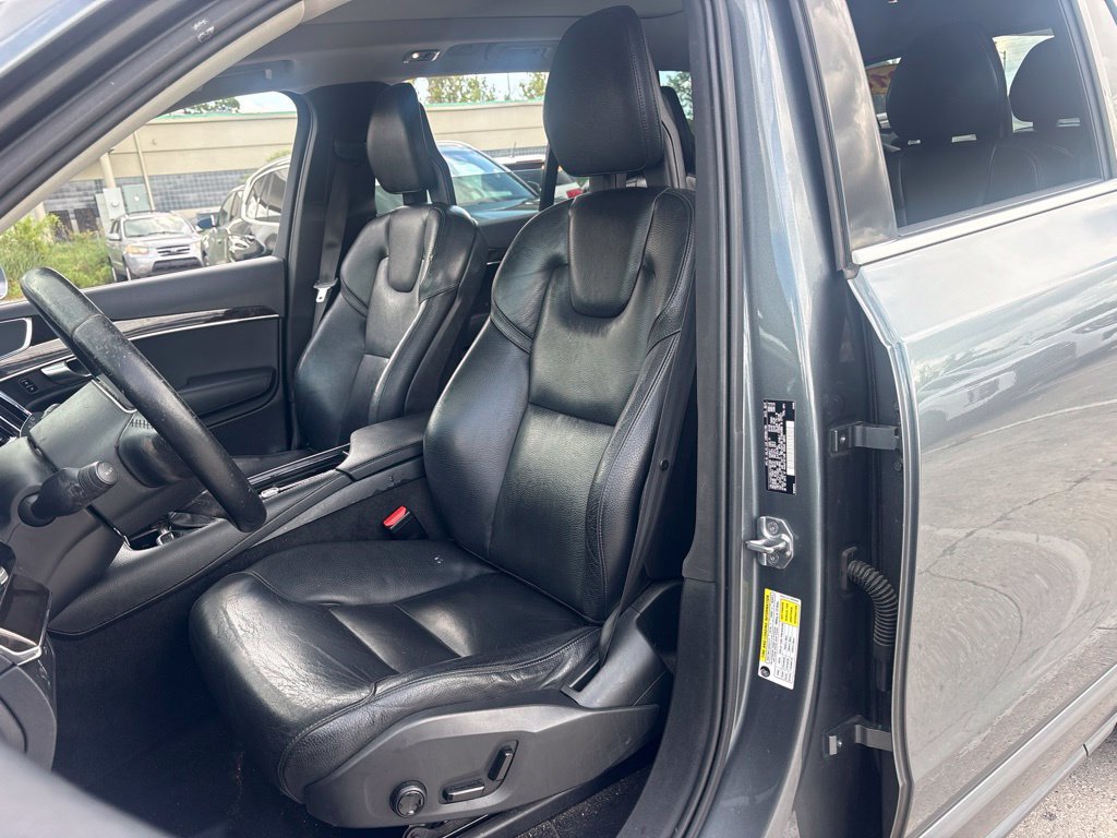 Used 2018 Volvo XC90 T6 Momentum w/ Convenience Package AWD/4WD image 9
