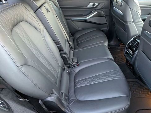 Used 2025 BMW X7 M60i w/ Climate Comfort Package image 33