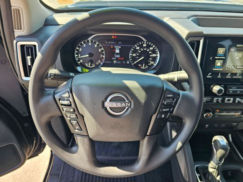 Used 2025 Nissan Frontier SV AWD/4WD image 51