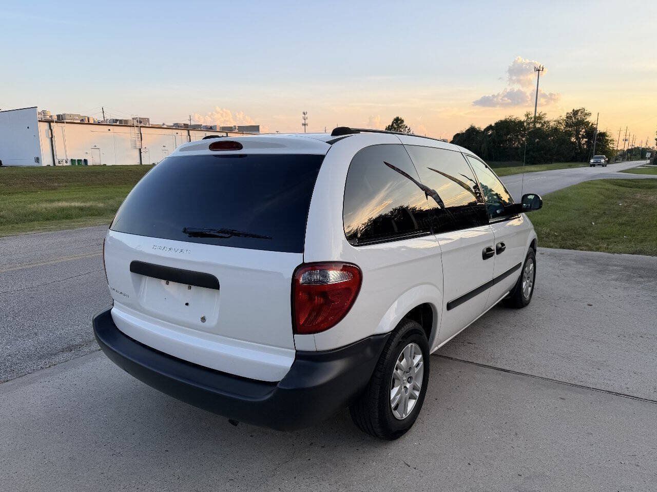 Used 2005 Dodge Caravan SE w/ Popular Equipment Group FWD image 6
