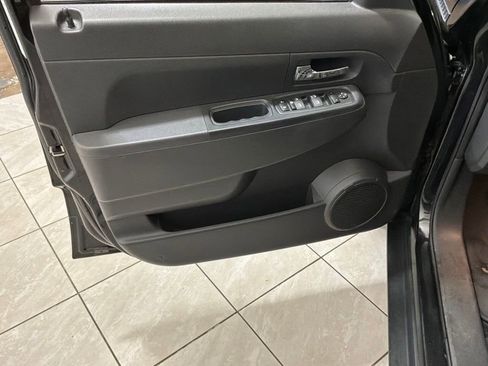 Used 2012 Jeep Liberty Sport image 4