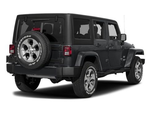 Used 2017 Jeep Wrangler Unlimited Sahara w/ Connectivity Group AWD/4WD image 2