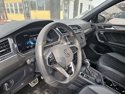 Used 2024 Volkswagen Tiguan SE R-Line image 16