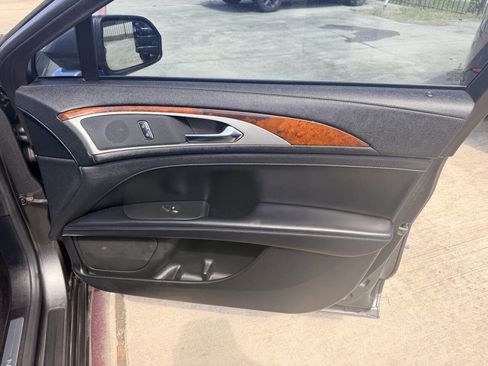 Used 2017 Lincoln MKZ Reserve FWD image 19