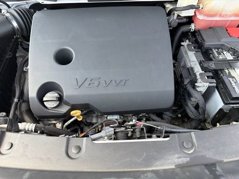 Used 2019 Chevrolet Traverse LT FWD image 32