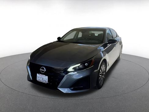 Used 2025 Nissan Altima 2.5 SV image 7