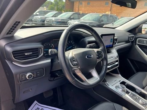 Certified 2022 Ford Explorer XLT w/ Equipment Group 202A AWD/4WD image 7