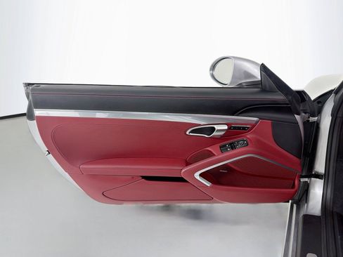 Used 2024 Porsche 718 Boxster RWD image 9