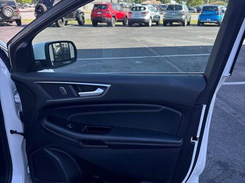 Used 2018 Ford Edge Titanium w/ Equipment Group 302A AWD/4WD image 17
