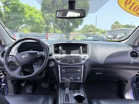 Used 2020 Nissan Pathfinder SL FWD image 15