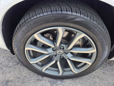 Used 2019 Volvo XC90 T5 Momentum w/ Protection Package Premier FWD image 6
